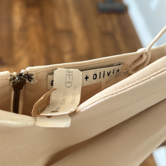 Alice + Olivia Kiyoko Champagne Midi Dress - Picture 9 of 9